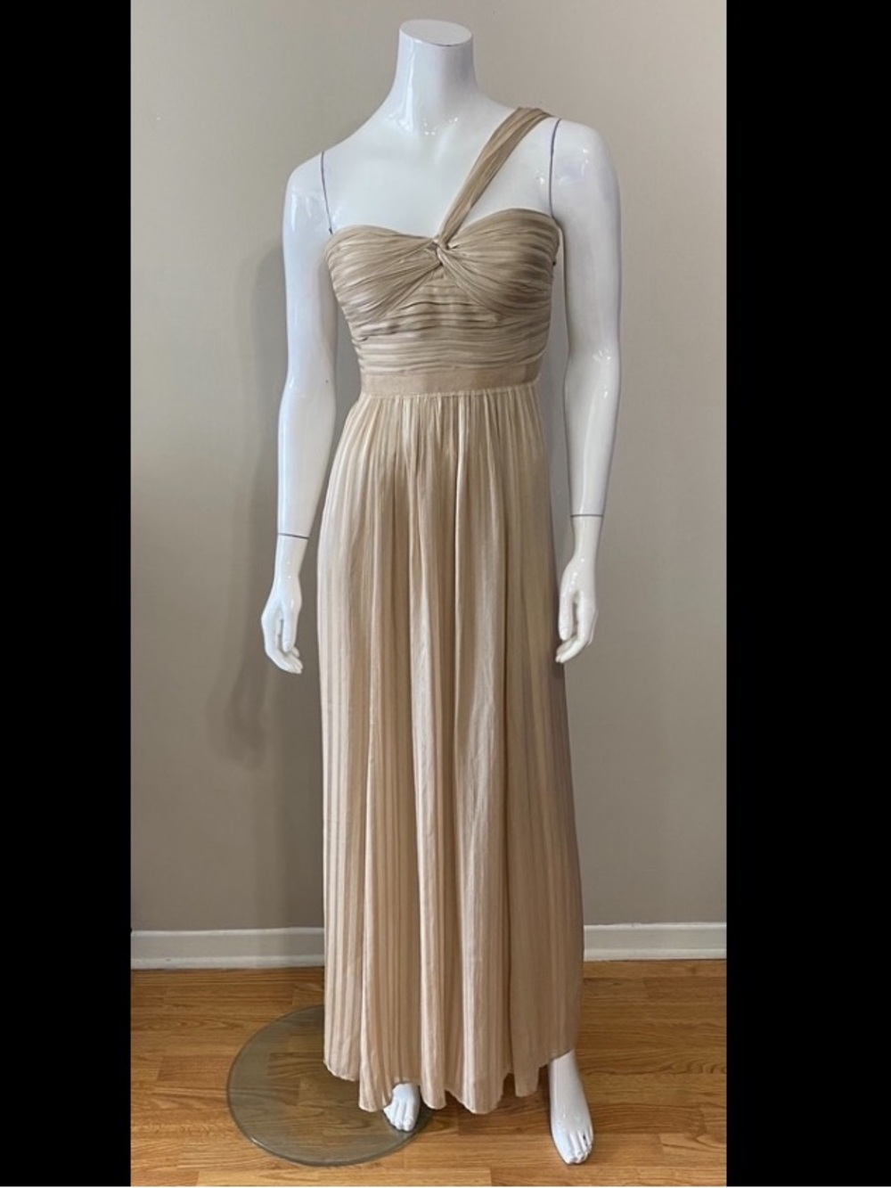 🔹BCBGMAXAZRIA🔹EXCELLENT CONDITION • Silk